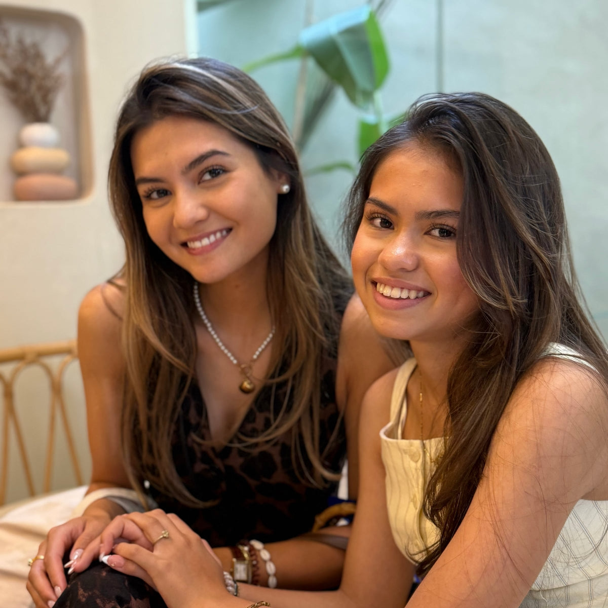 Sarina en Dewi, de zussen achter Lune Cases
